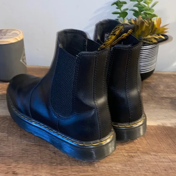 NWOB!! Dr. Martens Black Leather Chukka Boots Size 9 Womens 8 Mens - Picture 6 of 11